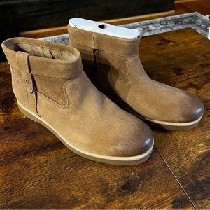 New w/tags UGG Josefene Cuff Brown Leather Booties